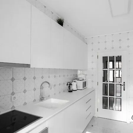 Downtown 2 Bedroom Peaceful Flat - Balcony & Private Parking Porto Exterior photo