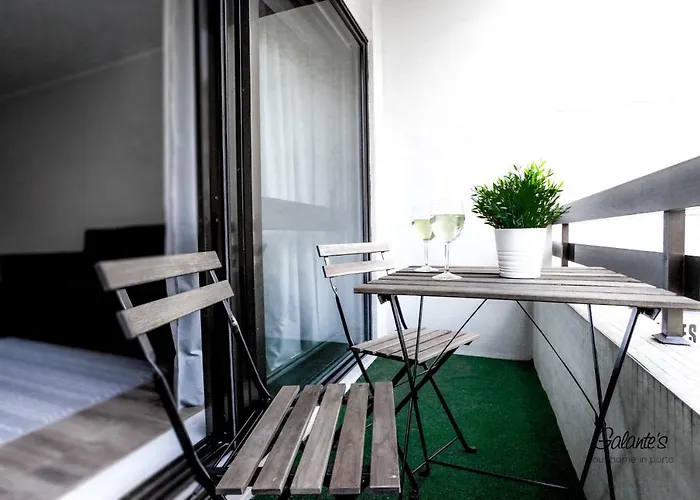 Downtown 2 Bedroom Peaceful Flat - Balcony & Private Parking